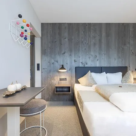 Haus Verwall Hotel apartamentowy